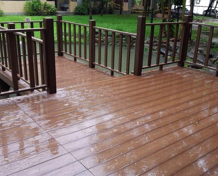 Pardoseli în aer liber